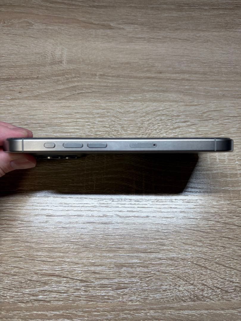 【極美品】iPhone 15 Pro 128G ホワイトチタニウム