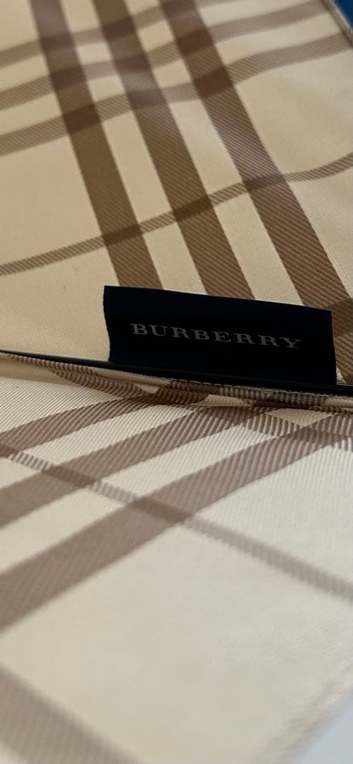 BURBERRY 美品折りたたみ傘 ベージュチェック柄透かしマーク カーボン骨