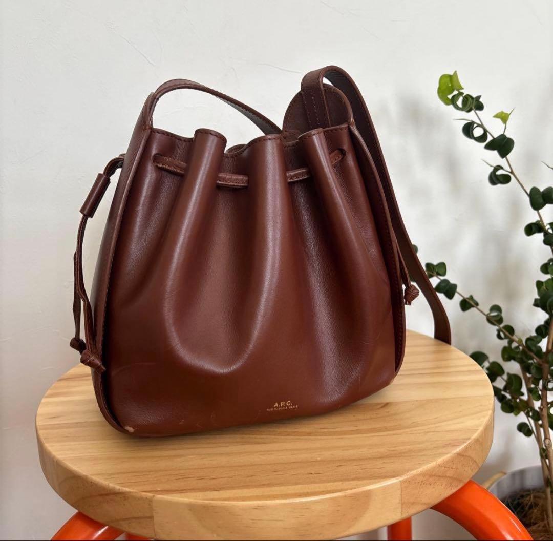 apc A.P.C. アーペーセー Courtney 巾着 ショルダーバッグ