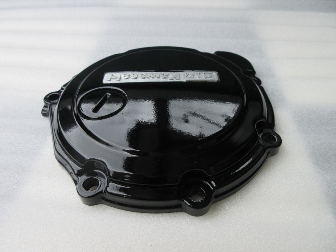 送料込み！カワサキ GPZ900R クラッチ・ポイントカバー 塗装済み中古良品