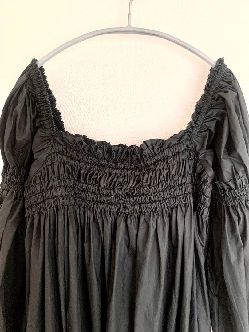 カレンソロジー 2way ギャザーワンピース　ブラック　フレアー　オフショルダー