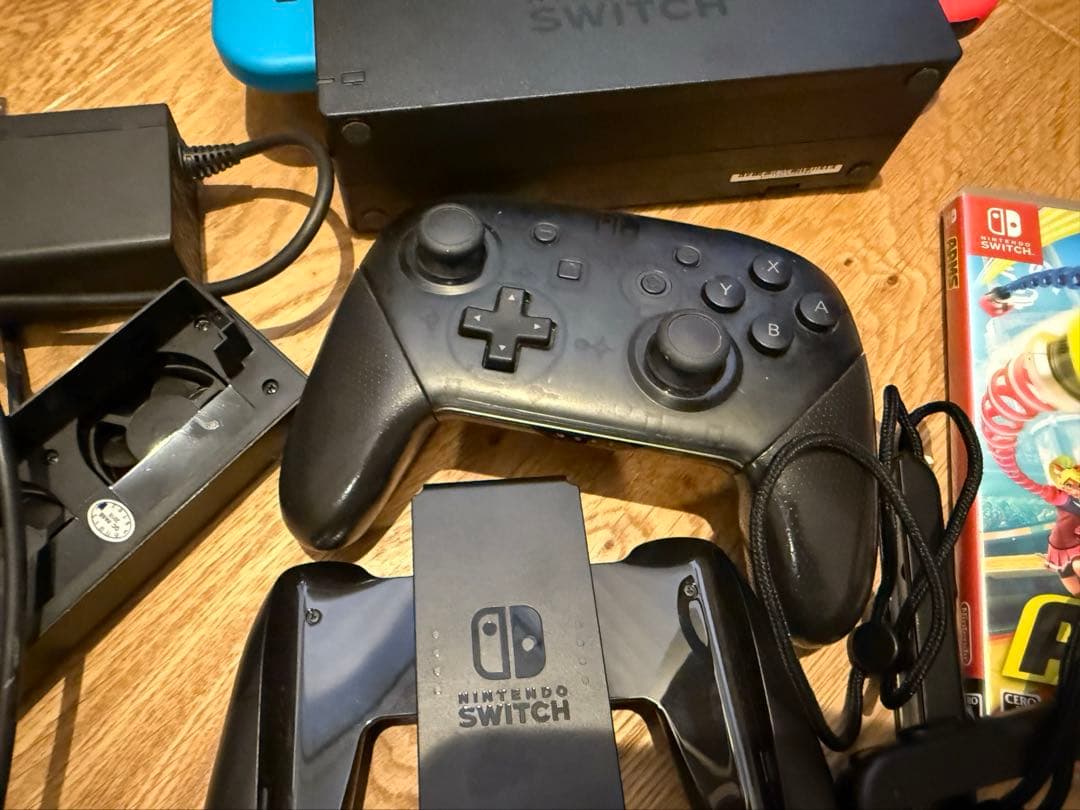 秋*山様 Switch１本体、ソフト2本、プロコン、充電