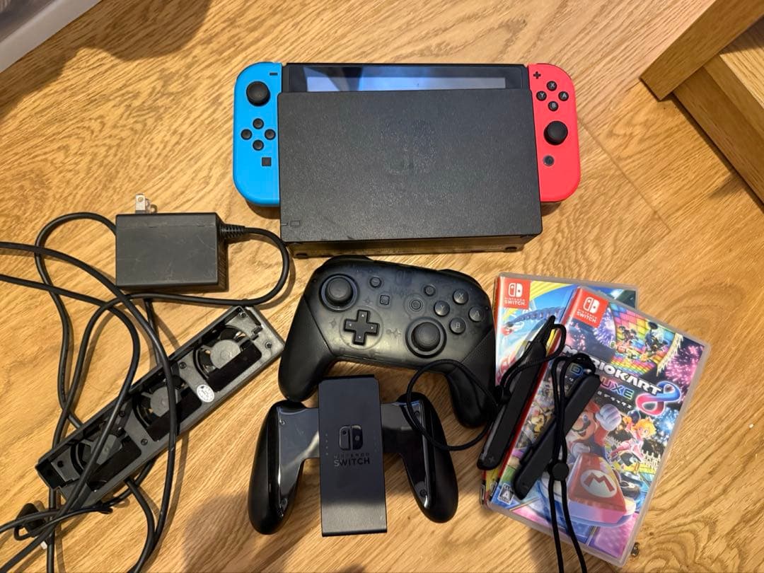 秋*山様 Switch１本体、ソフト2本、プロコン、充電