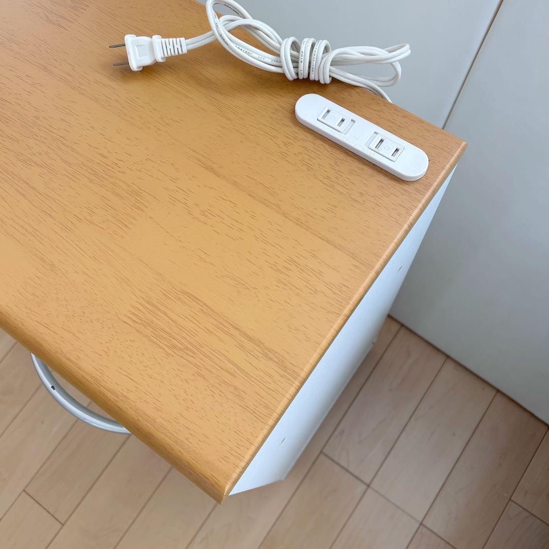 北欧　コンパクトキッチンカウンター　木目調　食器棚　ホワイトキャスターコンセント