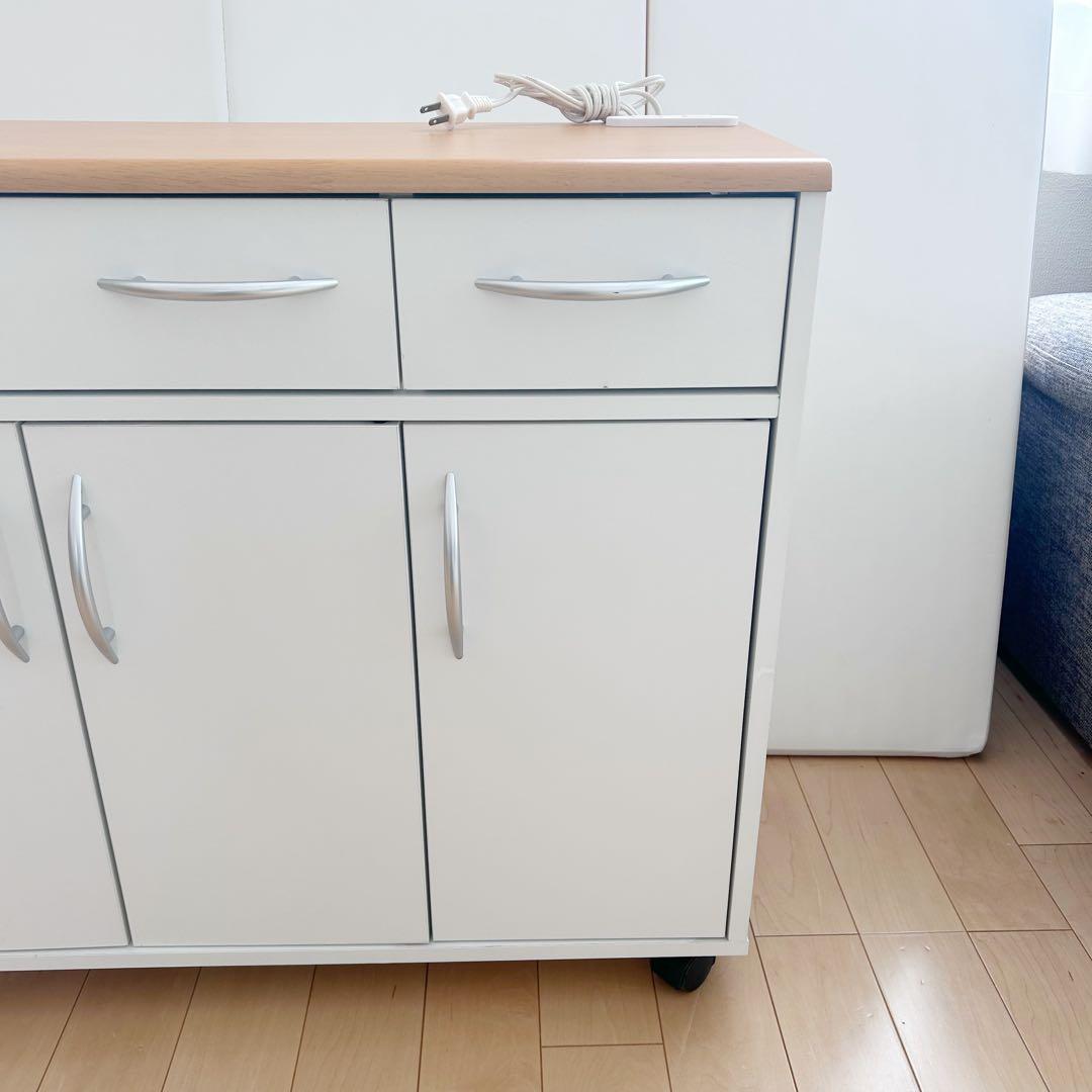 北欧　コンパクトキッチンカウンター　木目調　食器棚　ホワイトキャスターコンセント