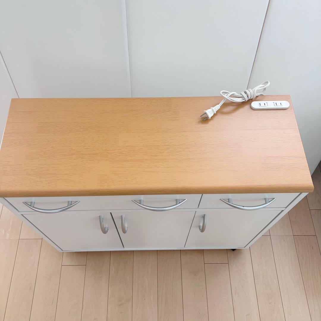 北欧　コンパクトキッチンカウンター　木目調　食器棚　ホワイトキャスターコンセント