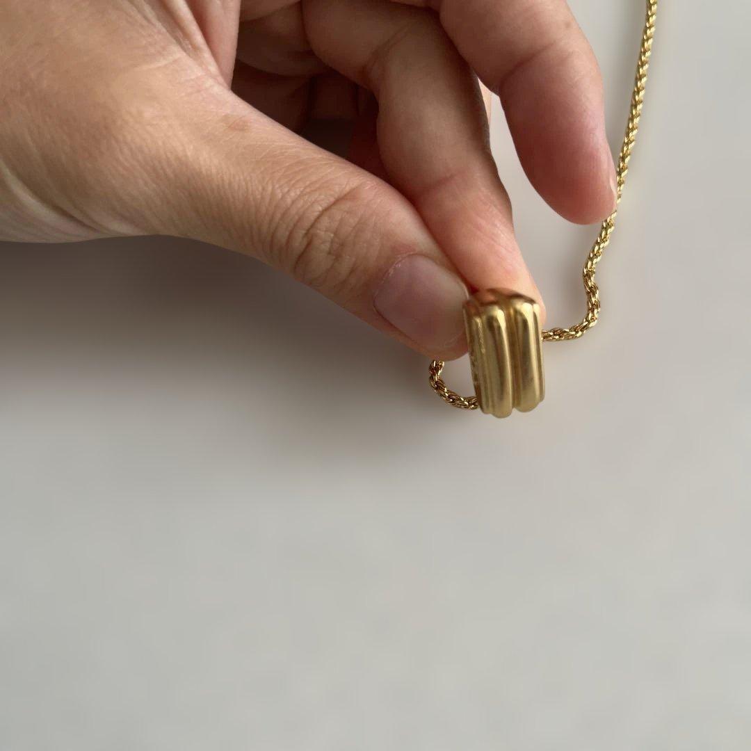 クリスチャンディオール　バックチャームネックレス