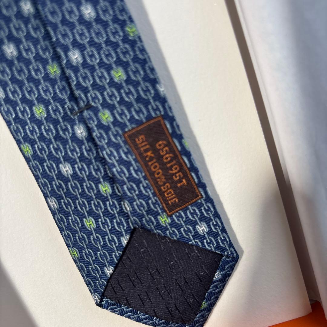未使用品　HERMES ネクタイ ネイビー パターン入り