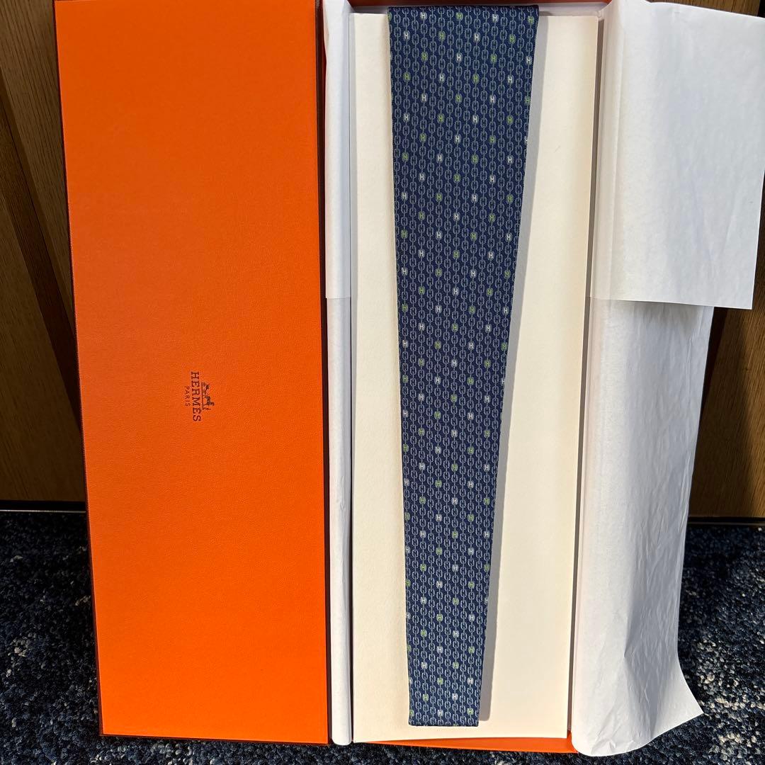 未使用品　HERMES ネクタイ ネイビー パターン入り