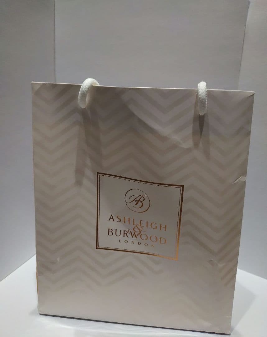 【未使用・限定品】アシュレイ&バーウッド　ホワイトクリスマス　フレグランスランプ