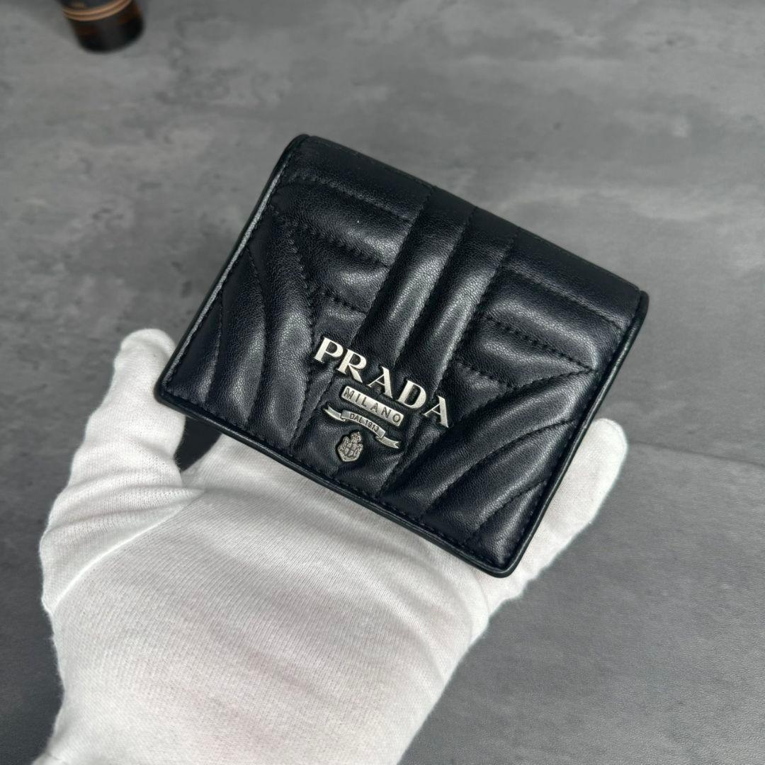 PRADA プラダ ラムスキン 本革 二つ折り財布 ブラック キルティング