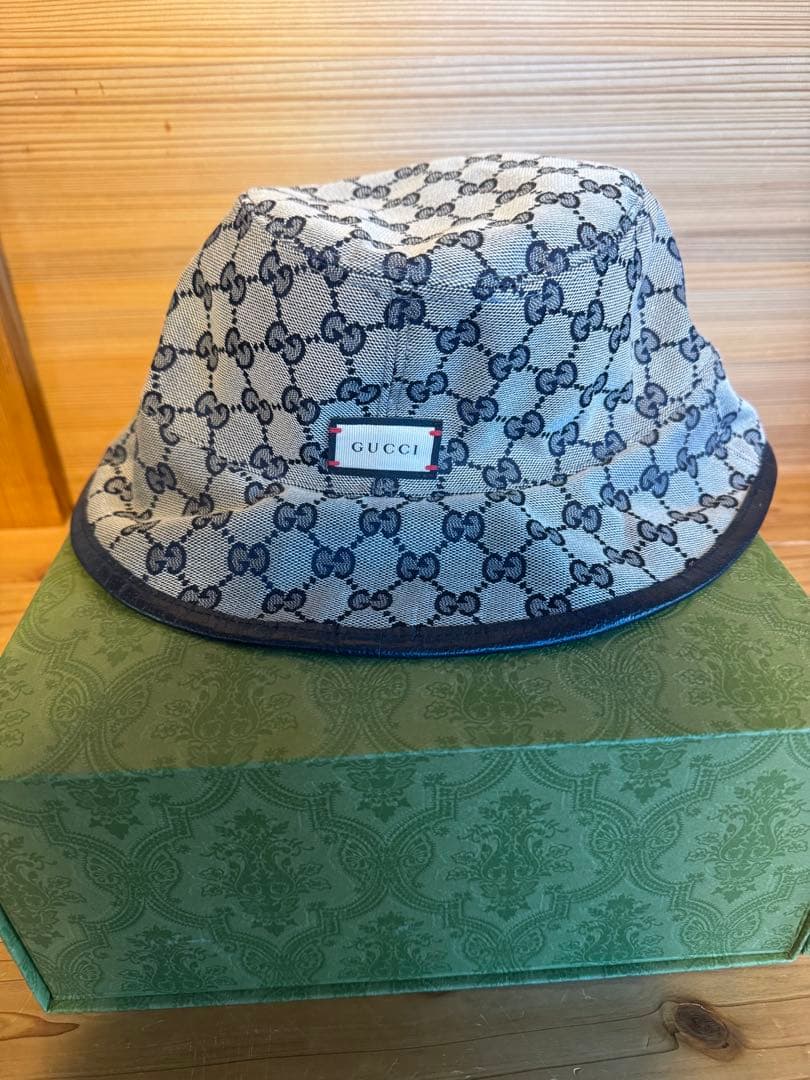 バ*キ様 GUCCIリバーシブルバケットハット ベージュ×ネイビー