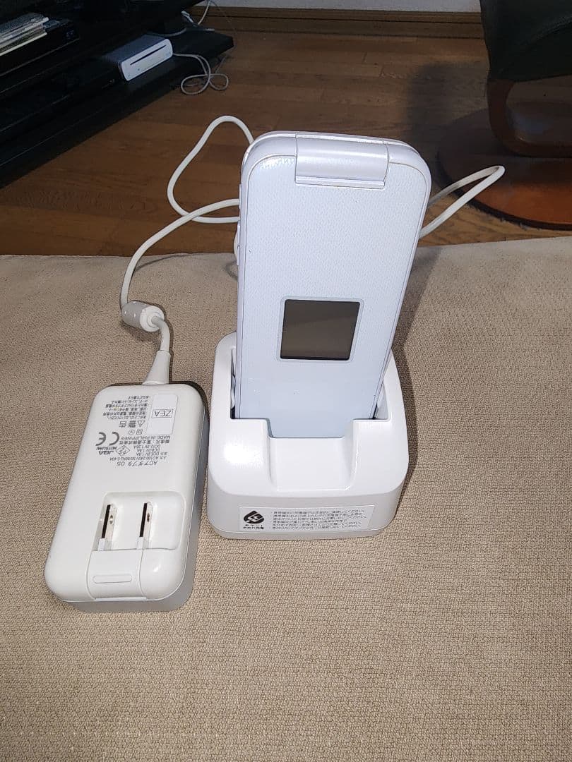 ドコモ　らくらくホン　F-01M　4G対応　ホルダー付