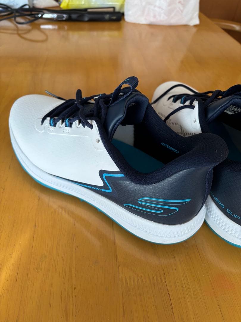 2025年　スケッチャーズ　スリップインゴルフシューズ ホワイト/ネイビー