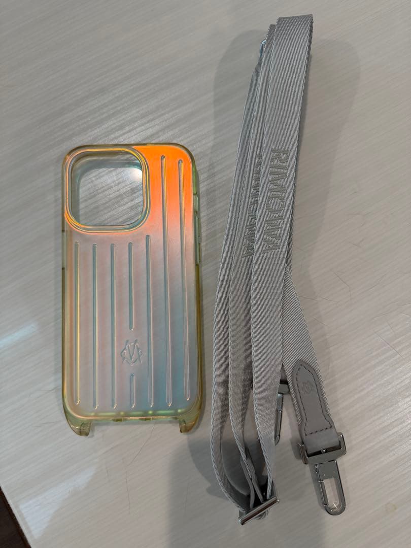 RIMOWA iPhone15Proストラップ付き