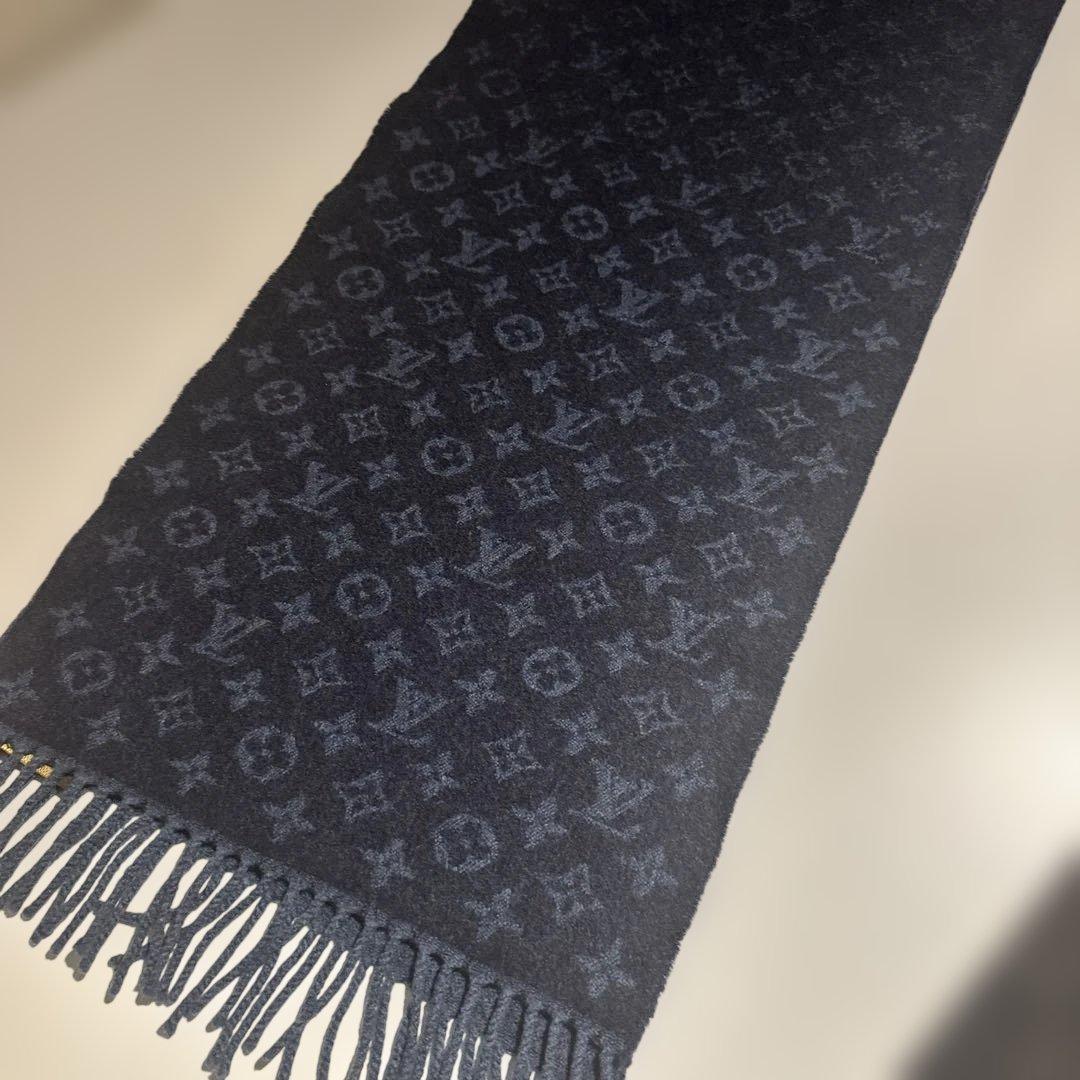ルイヴィトン　マフラー　グラデーション　ネイビー　グレー系　暖かいです　箱付き