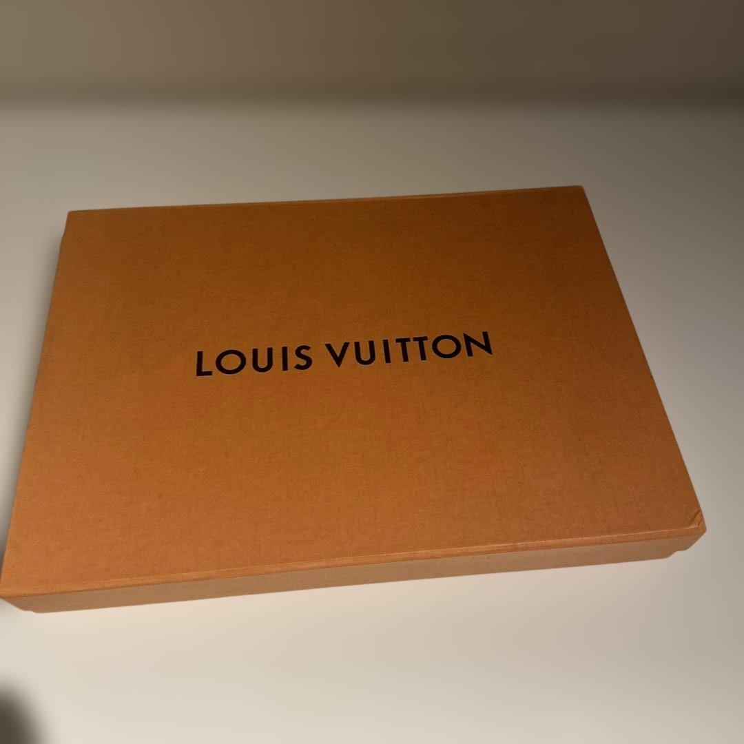 ルイヴィトン　マフラー　グラデーション　ネイビー　グレー系　暖かいです　箱付き