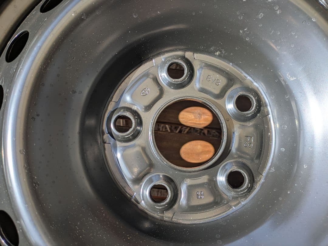 未使用美品　ノア90 純正16インチ スチールホイールホイールキャップセット4本