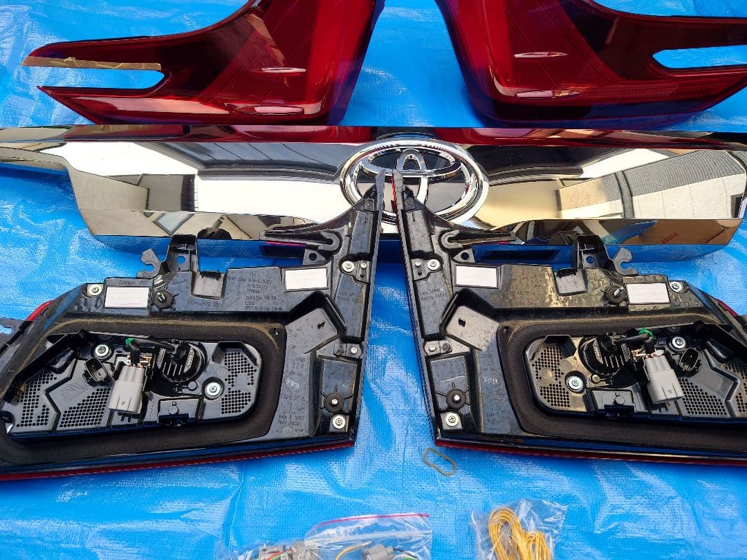 30アルファード後期テールランプ5点