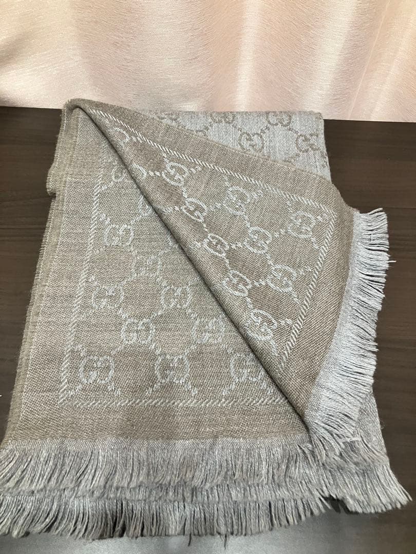 GUCCIマフラー グレー系