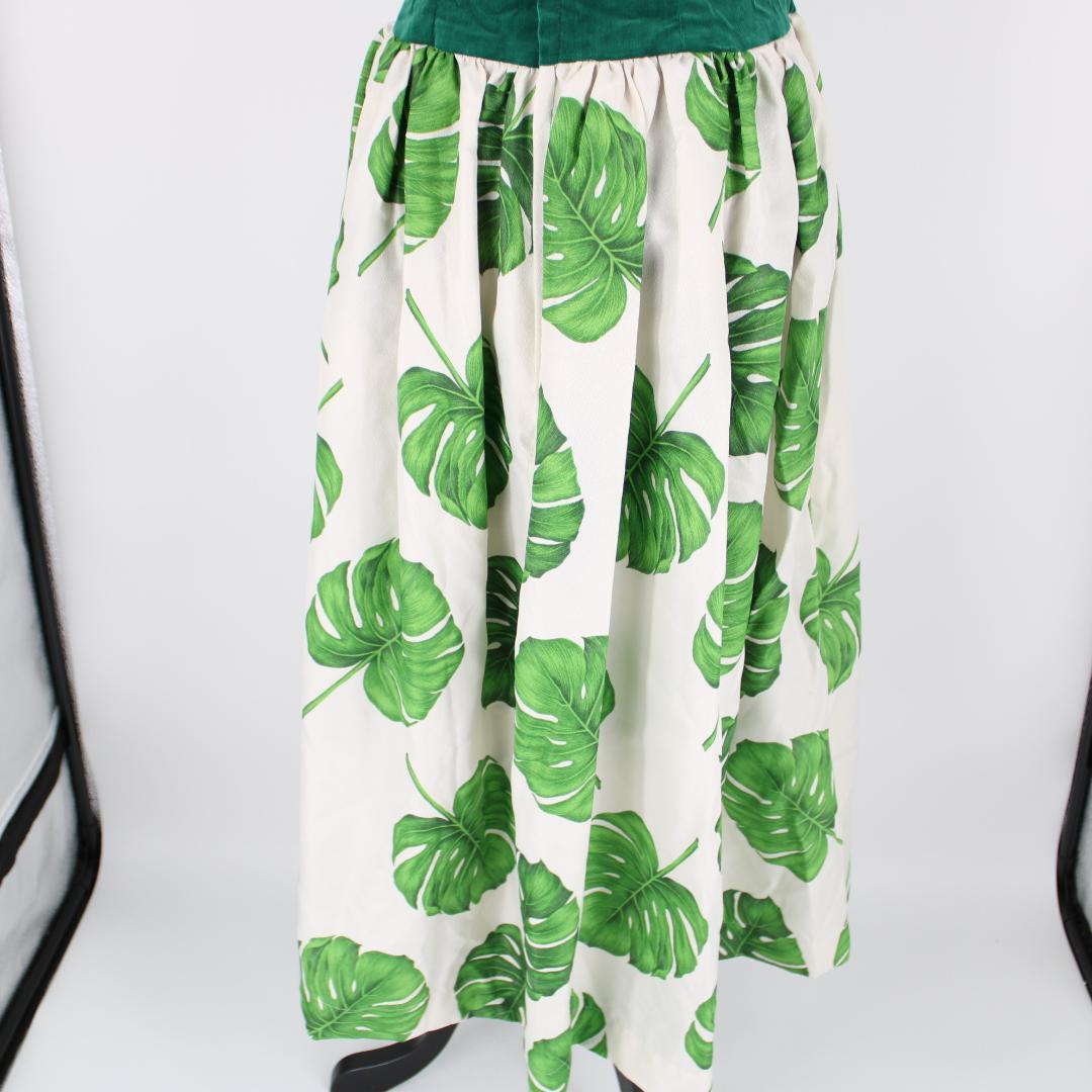 【フラダンス用衣装 美品】グリーン ホワイト モンステラ柄 ムームードレス