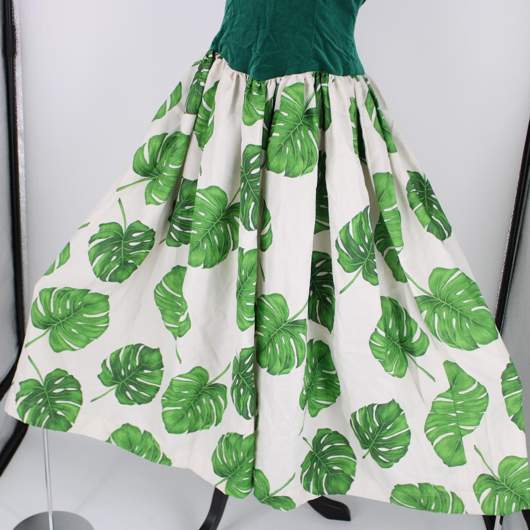 【フラダンス用衣装 美品】グリーン ホワイト モンステラ柄 ムームードレス