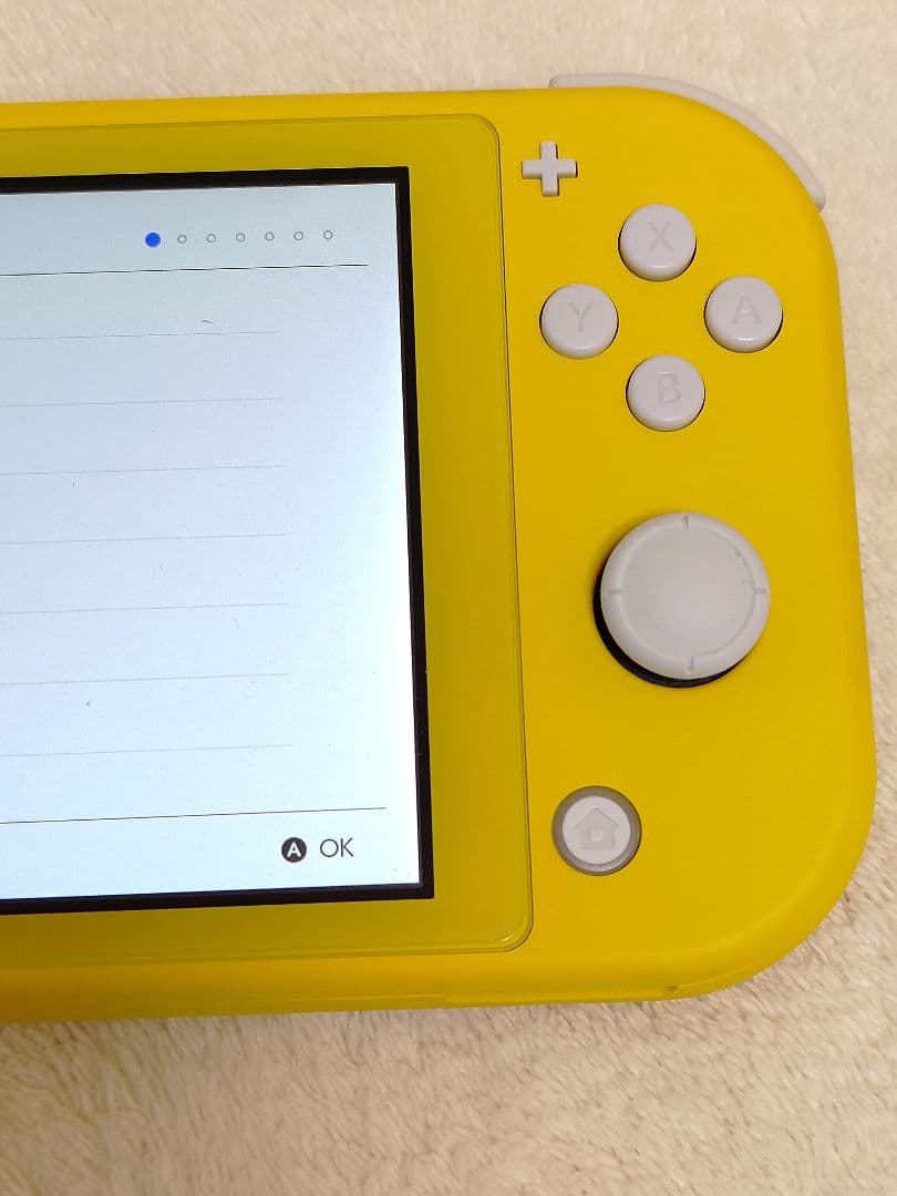 Nintendo SwitchLight イエロー 本体+充電器+外箱