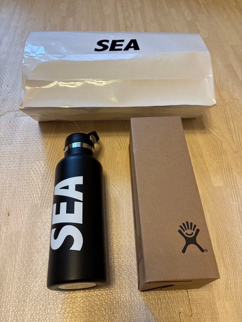 Hydro Flask x WIND AND SEA 黒水筒