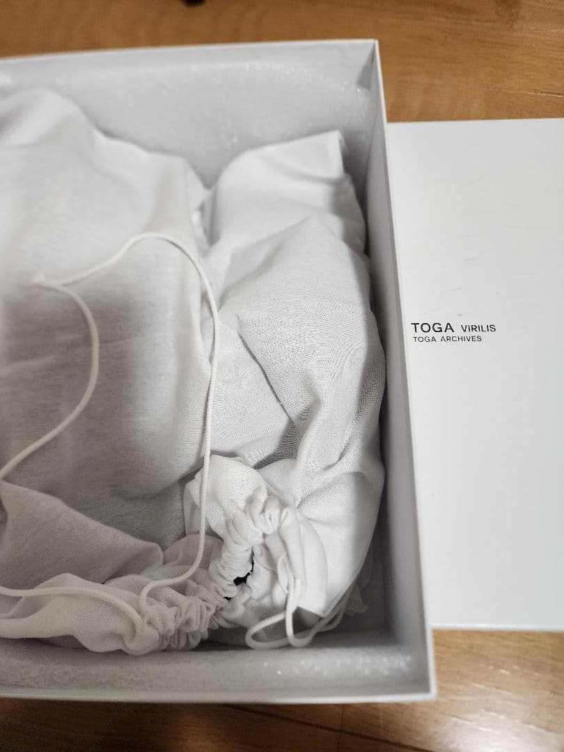 じ*様 【付属付確実正規】TOGA ブラック サンダル メタル装飾