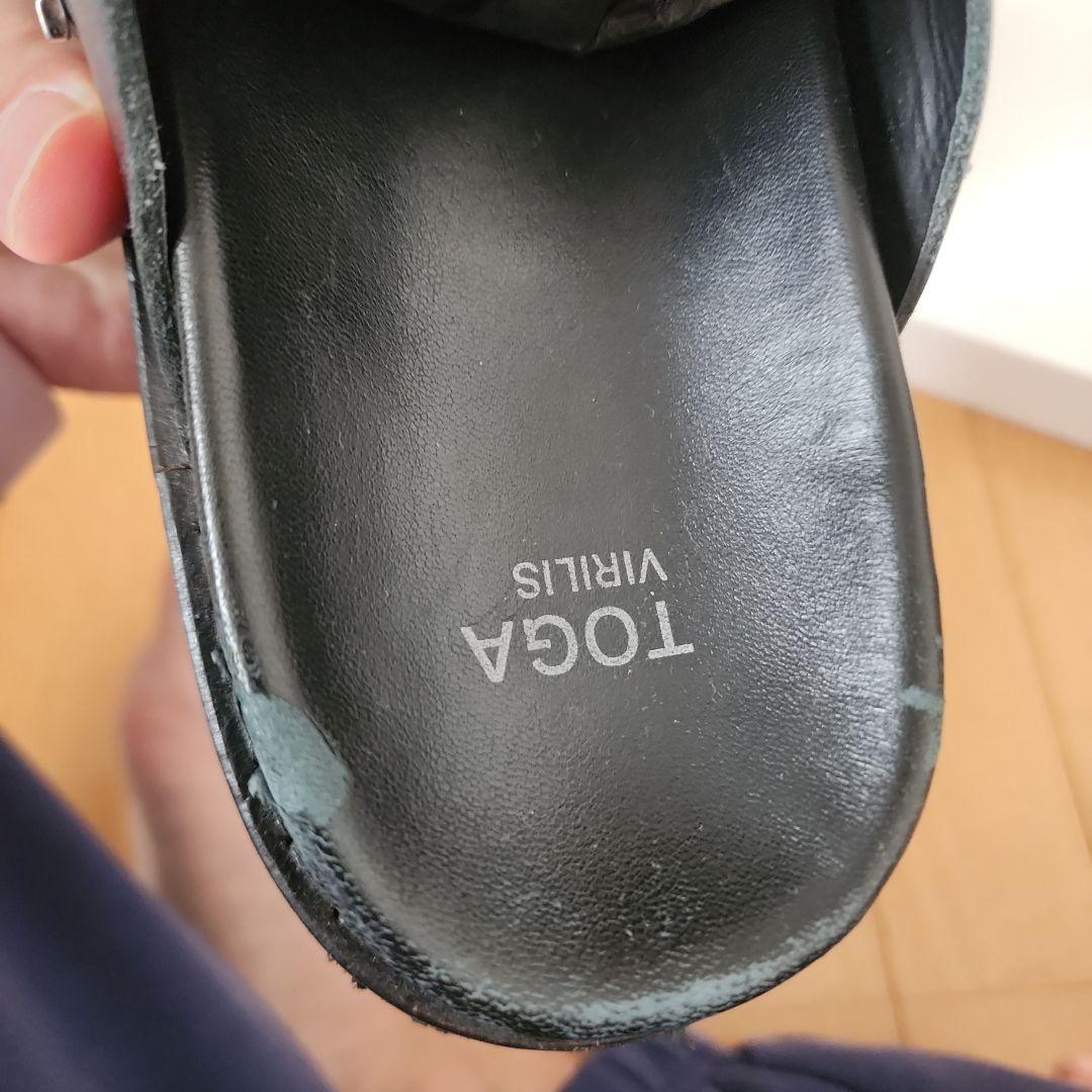 じ*様 【付属付確実正規】TOGA ブラック サンダル メタル装飾