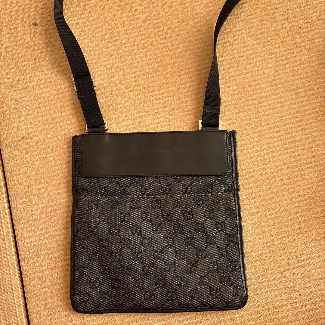 GUCCI ブラックレザー ショルダーバッグ