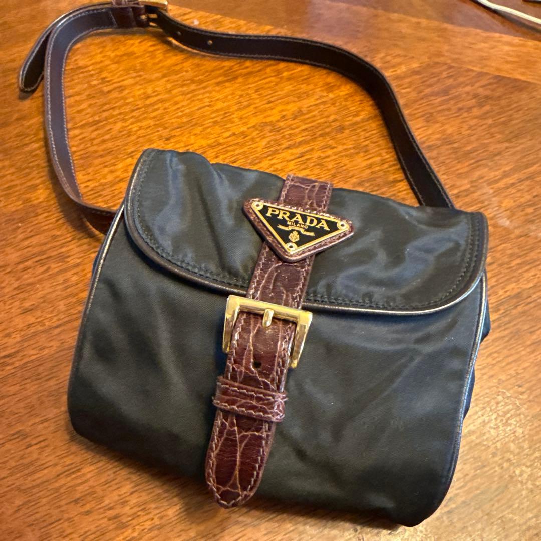 PRADA 黒 ナイロン ウエストポーチ　金ロゴ希少