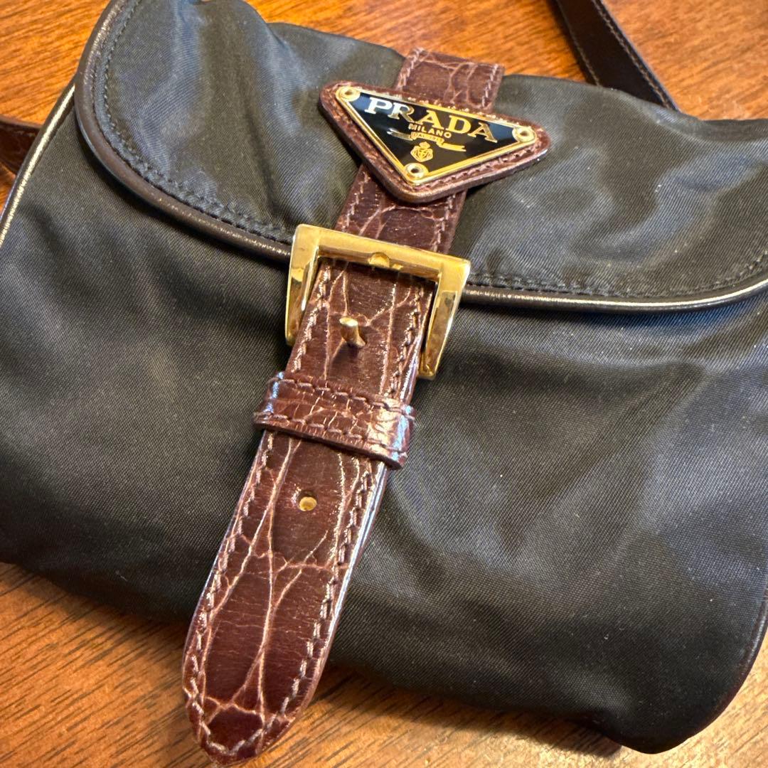 PRADA 黒 ナイロン ウエストポーチ　金ロゴ希少