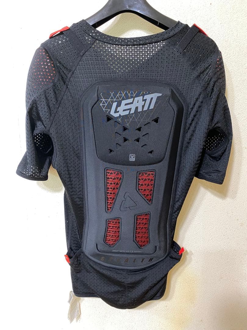Leatt ReaFlex Stealth プロテクターTシャツ M