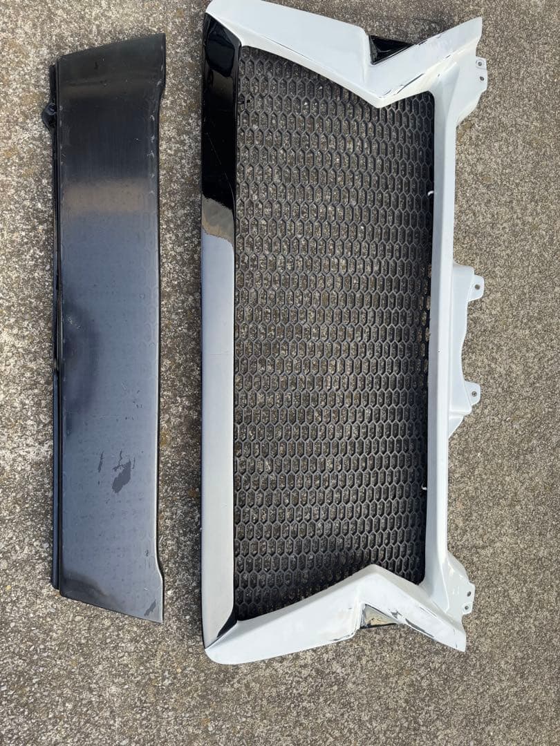 Essexクワトログリル ハイエースナロー インナーカバー付き　CRS