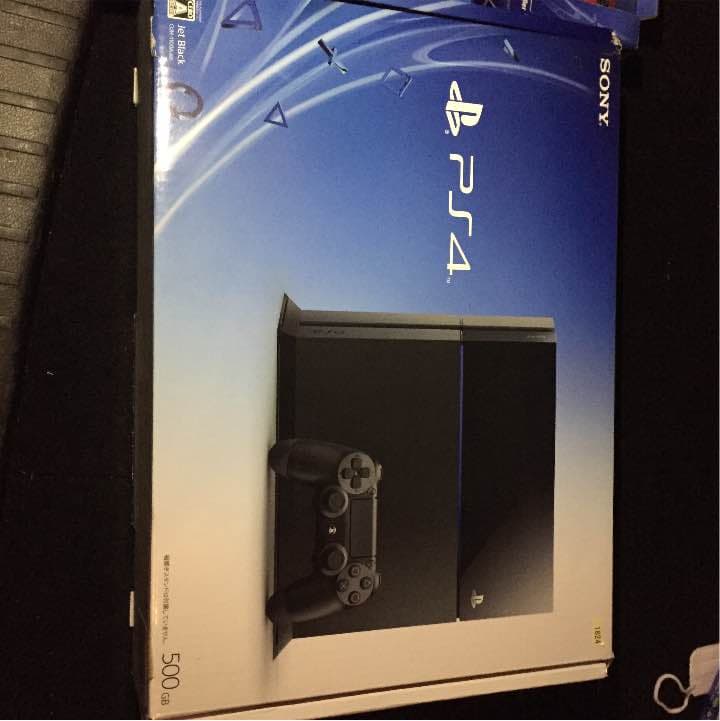 PS4本体  カセット3個 コントローラー２つ