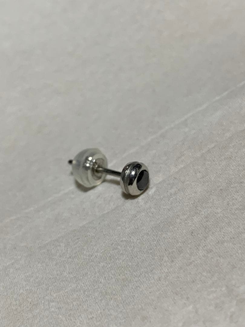 FLUI ブラックダイヤモンド ピアス(片耳用) プラチナ