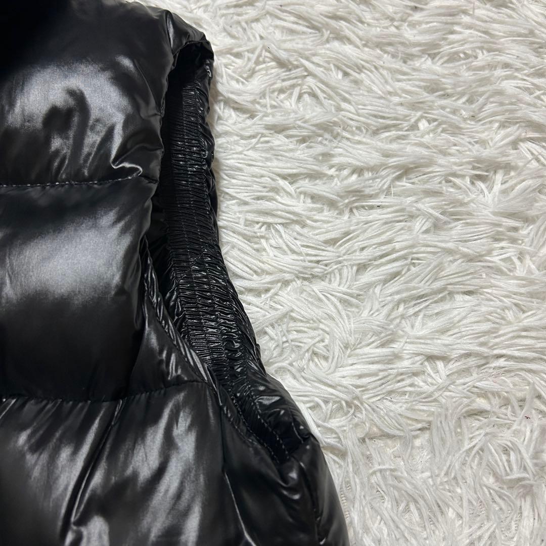 【希少】美品 タトラス ダウン ベスト 光沢 シャイニング L 黒 艶感 タグ