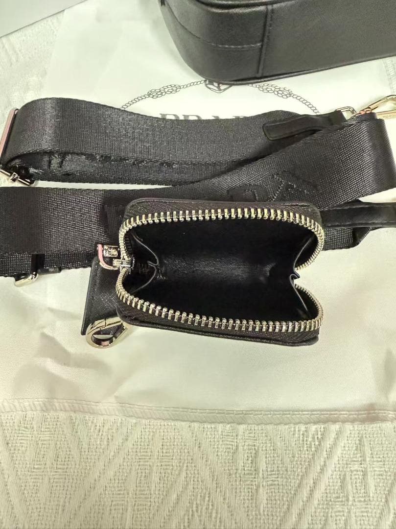 ブラック ショルダーバッグ~~