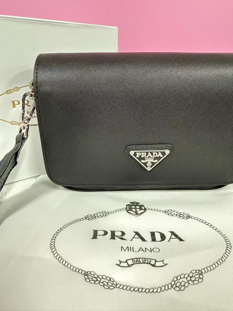 ブラック ショルダーバッグ~~