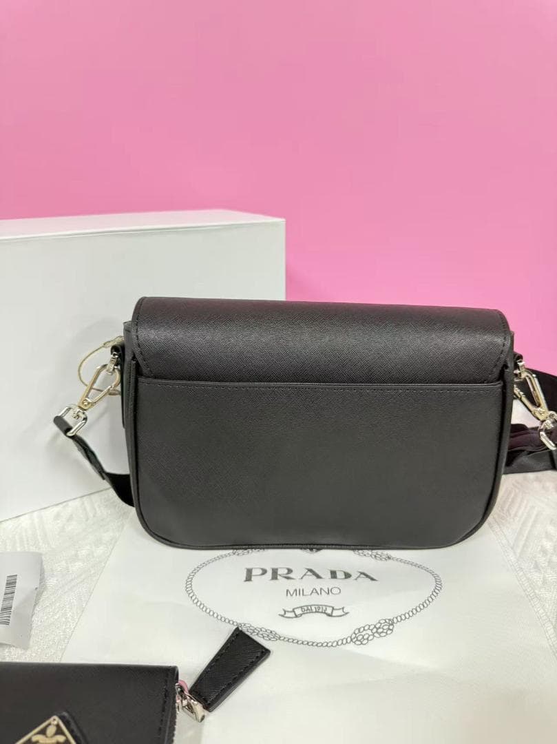 ブラック ショルダーバッグ~~