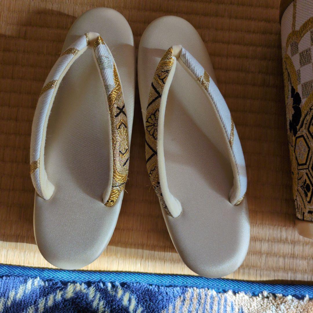 和装用バッグと草履セット ゴールドとホワイト刺繍付き