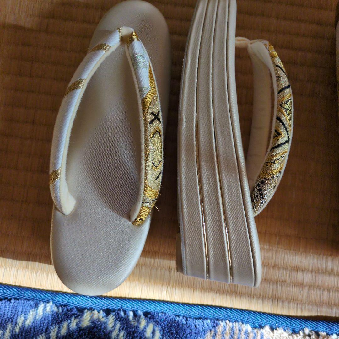 和装用バッグと草履セット ゴールドとホワイト刺繍付き