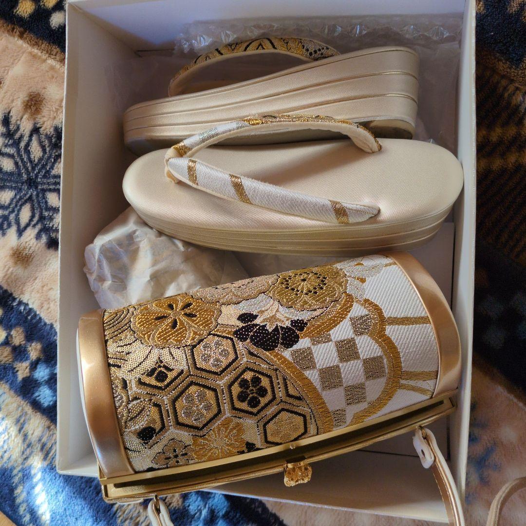 和装用バッグと草履セット ゴールドとホワイト刺繍付き