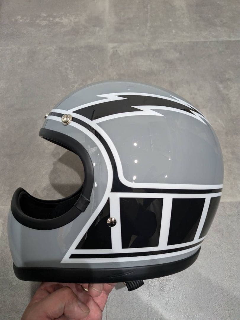 【美品】TT&COトゥーカッターヘルメット　ストロボフラッシュ　グレー