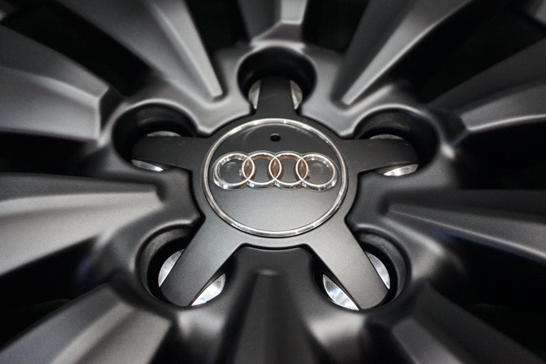 アウディ純正　カスタムブラックエディション　A4　A5　A6　A7　スタッドレス