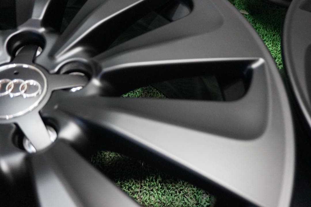 アウディ純正　カスタムブラックエディション　A4　A5　A6　A7　スタッドレス