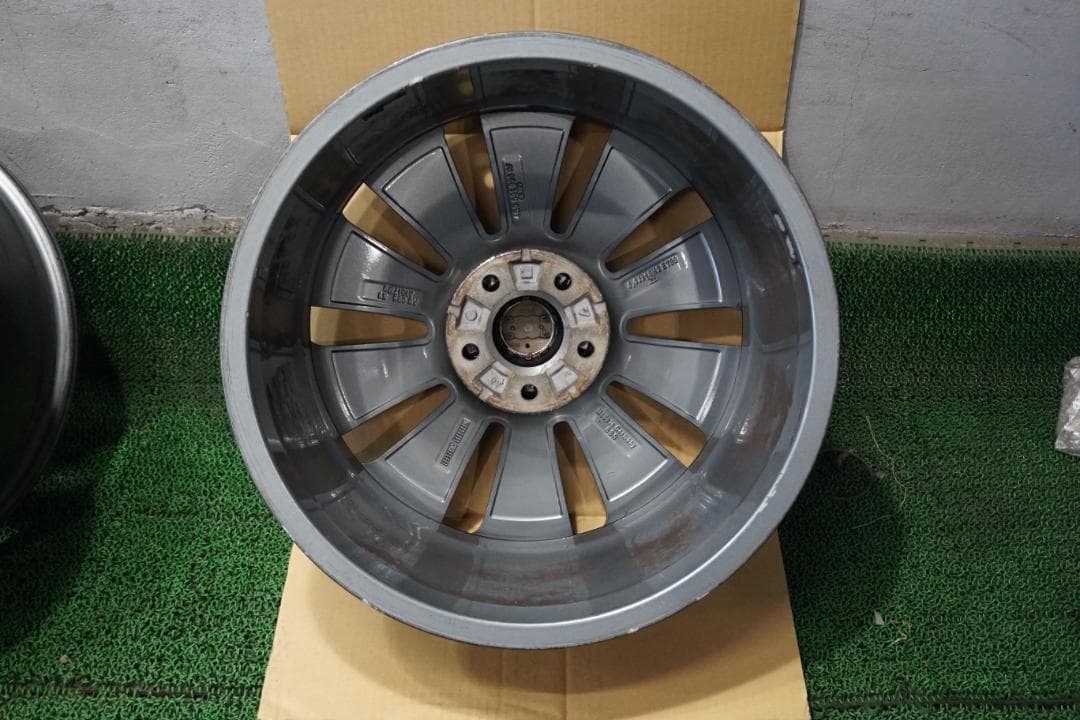 アウディ純正　カスタムブラックエディション　A4　A5　A6　A7　スタッドレス