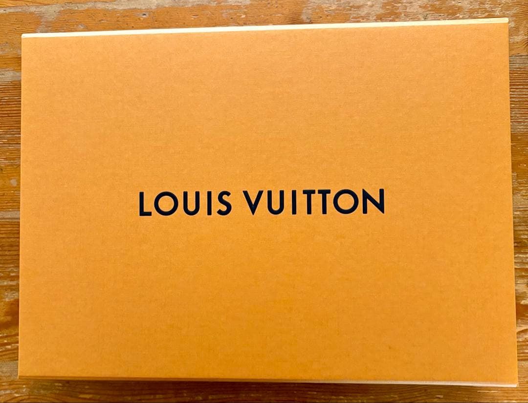 ルイ・ヴィトン ロゴマニア ルビ マフラー 美品 箱付き　購入証明書