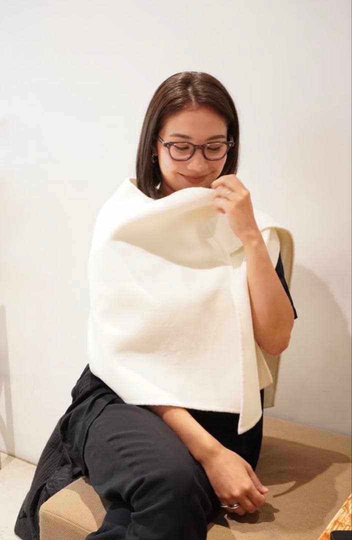 完売　デコルテアクセサリー　ホワイト リバーウールストール